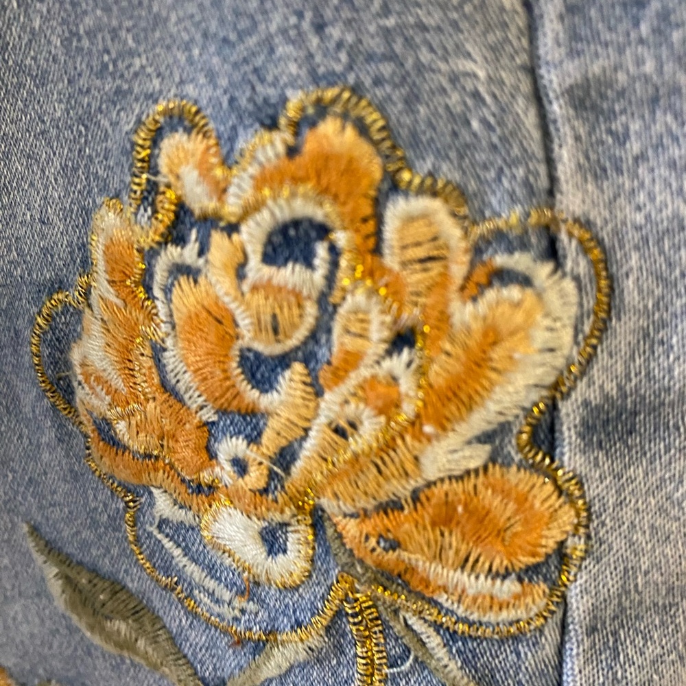 Women's High Rise Floral Embroidered Jeans - Picture 6 of 7